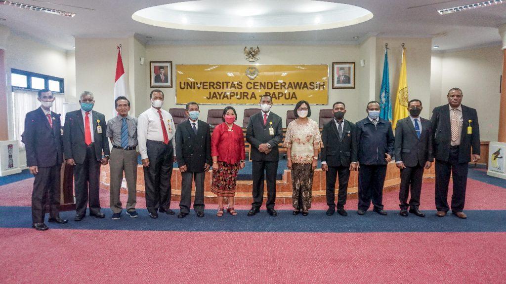 Rektor Uncen Lantik Pejabat Fungsional Bekerjalah Secara Prima